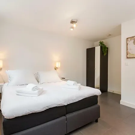 Sarphati A Apartman *